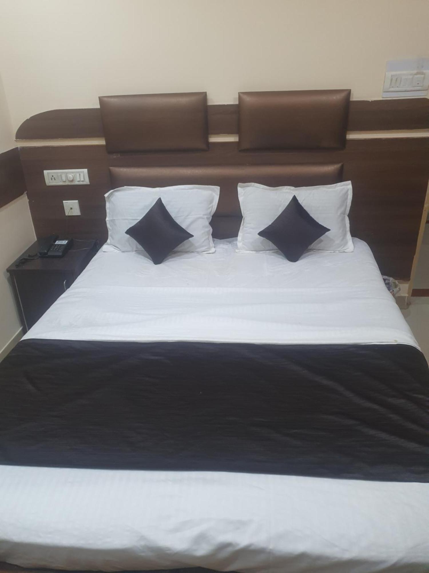 Hotel Anmol Ambikapur Oda fotoğraf